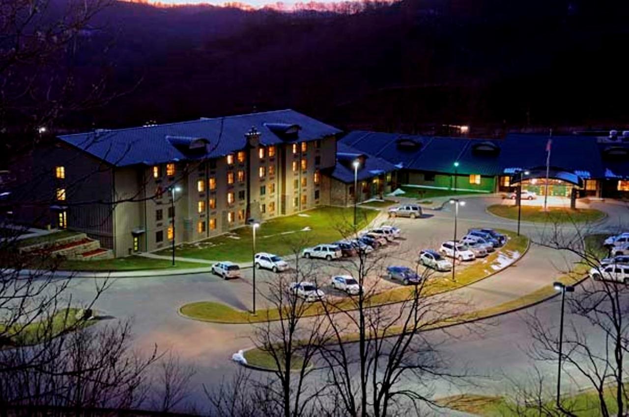 Chief Logan Lodge Hotel & Conference Exterior foto